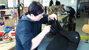 ＫＮサドル製作現場