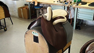 ＫＮサドル製作現場